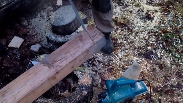 Ремонт покосившегося колодца.