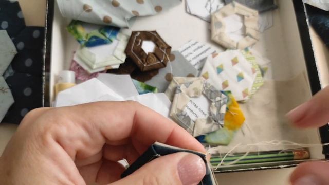 Все о шестиугольниках. Пэчворк для начинающих. На машинке и вручную. Шьем из лоскутков в отпуске смотреть онлайн