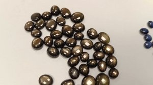 Звёздчатые, зелёные и жёлтые #сапфиры #драгоценныекамни #сапфир #натуральныекамни #ювелирныймагазин