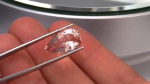 Натуральный морганит. Natural morganite gemstone
