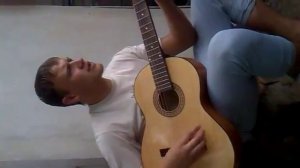 под гитару - плановой парнишка