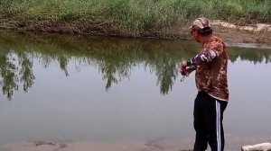 Рогатка для заброса рыболовного крючка с наживкой  Рыбалка