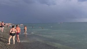 Лазаревское пляж "Барселона" Идет волна все на берег.