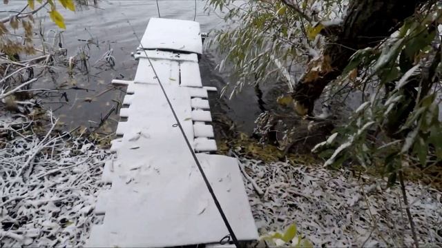 ПЕРВЫЙ СНЕГ... Ловлю рыбу с берега смотреть онлайн