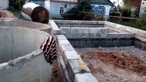 Стройка дома своими руками. Первый ряд пеноблоков. #22