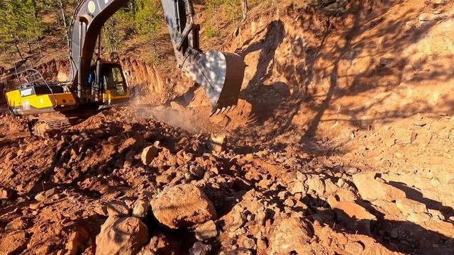 Cat D7G Bulldozer, The Creature That Tears Mountains, Cannot Be Stopped #bulldozer @Grayderci