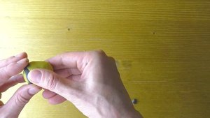 Как слепить пчелу из пластилина