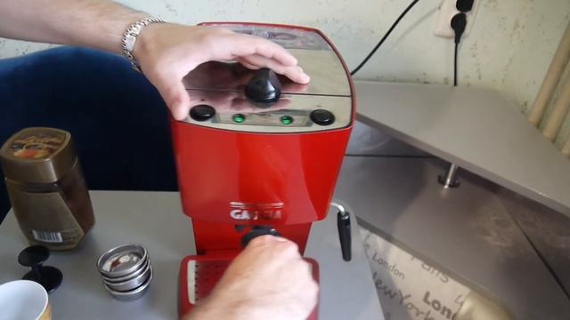 Кавоварка / Espresso GAGGIA Espresso Color Red смотреть онлайн