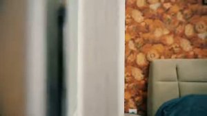 Каскадная перегородка из трёх створок на границе спальня - гостиная