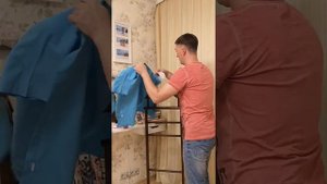Устанавливаем протекторы прокладки для подмышек