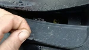 Где находится OBD2 Renault Laguna?