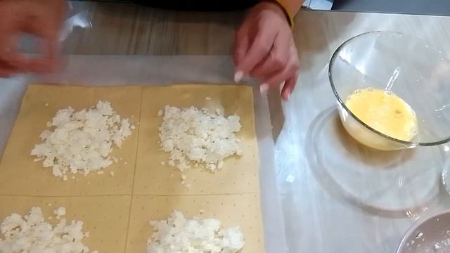 ЗАВТРАК ЗА 5 МИНУТ !!!ВКУСНЫЙ БЫСТРЫЙ ЗАВТРАК. САМЫЕ ВКУСНЫЕ БЫСТРЫЕ СЛОИСТЫЕ ПИРОЖКИ С СЫРОМ . смотреть онлайн