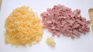 Драники с колбасой и сыром