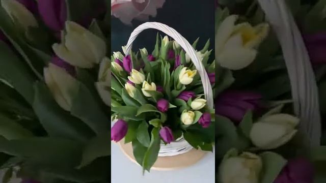 Корзина с тюльпанами 55 шт