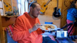 Иностранцы пробуют русскую кухню. Часть 2