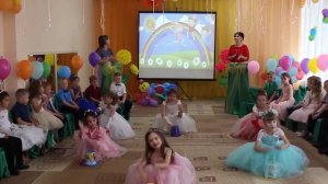 Танец девочек на выпускном Планета детства с ведерками