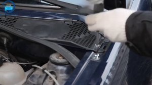 Установка амортизаторов капота на Renault Logan / Рено Логан