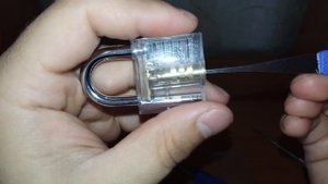 прозрачный английский замок и отмычки