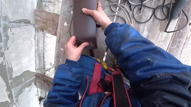 Монтаж карниза кровли сайдингом. Страх высоты. Софиты, лобовые и ветровые планки. смотреть онлайн