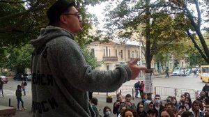 Стас Домбровский (Одесса) читает стихи на выборах студентам Юракадемии 25.10.2020