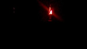 Лампа имитирует горящую свечу