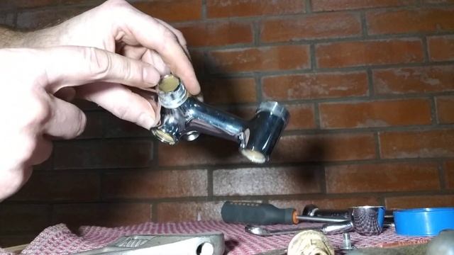 Смеситель для ванны. Ремонт переключателя душа.