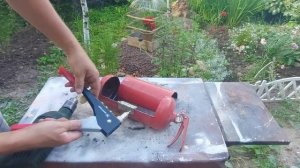 Из автомобильного огнетушителя полезная несложная самоделка. Декоративный мини мангал своими руками