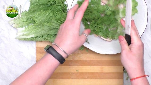 Новогодний салат с грушей и курицей «Красотка»