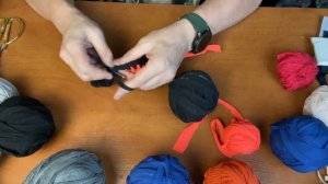 Из старых футболок связала новый коврик. Полезная утилизация старых вещей.
