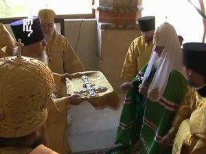 Патриарх совершил литургию в храме Василия Блаженного