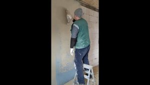 Подготовка и армирование стен штукатурной сеткой .