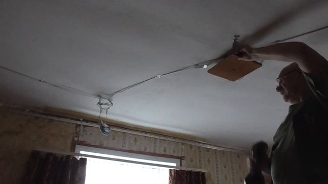 НАТЯЖНЫЕ ПОТОЛКИ // НАКОНЕЦ-ТО ????♀️// РЕМОНТ В ГОСТИНОЙ КОМНАТЕ смотреть онлайн