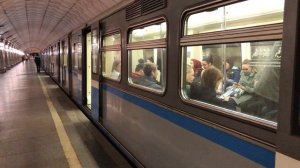 81-740/741.1 Русич На станции Спортивная