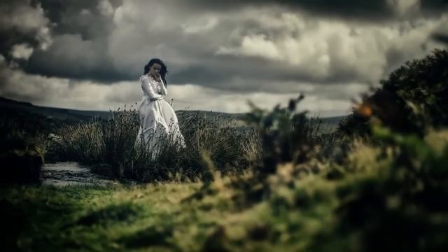 Парень встретил в поле девушку. А она внезапно расплакалась и сказала ему. Мне нужно, чтобы ты меня смотреть онлайн