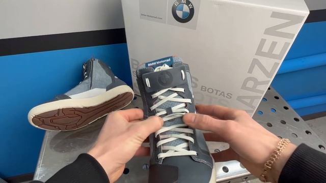 Купил мотокеды от компании BMW.