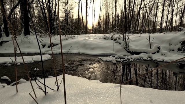 Релакс. Красивый пейзаж, журчание воды в реке. смотреть онлайн