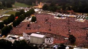 Robbie Williams- Strong - Live at Knebworth