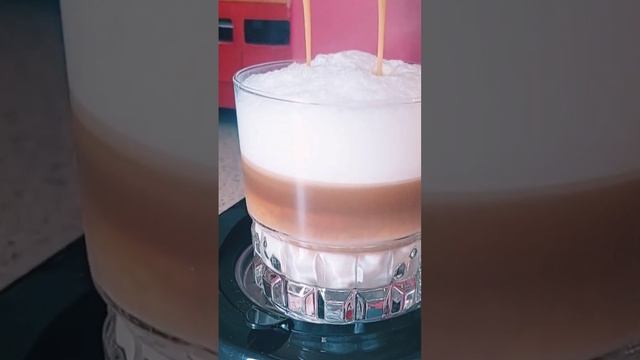 latte macchiato pleasure with Delonghi Dedica EC685