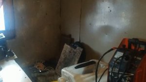 Показываю как обустроен вагончик в котором живёт парень в -35 на Севере. Вид снаружи и внутри