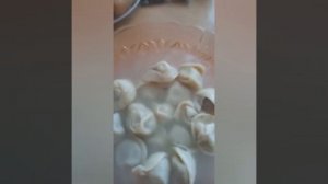 Мясные пельмени, с бульоном.