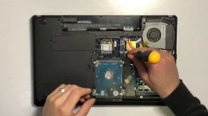 Разборка ноутбука Lenovo Thinkpad Edge E530 для чистки