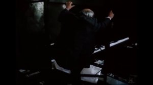 Удар током от контактного рельса метрополитена