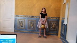 Рекорд- Черных Каролина 11 лет! Удержание гири 16 кг стоя на гвоздях.