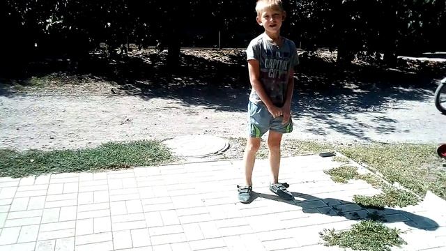 Брат делает тройное колесо! смотреть онлайн