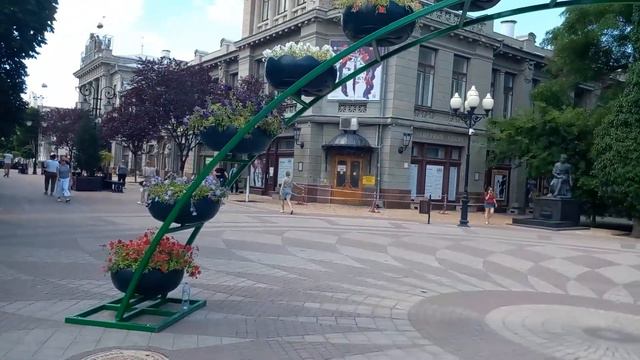 Симферополь  центр Арка цветочными клумбами как в красивом городе 🌸🌿