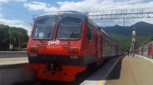 Прибытие и отправление электропоезда ЭД9М-0152 со станции Бештау