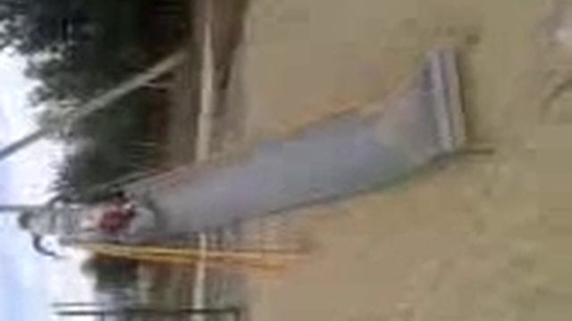 Маленький мальчик на горке смотреть онлайн