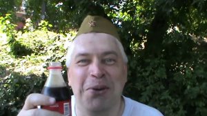 Геннадий Горин пьёт коку колу в честь День города на 5 августа 2017 года, город Орёл