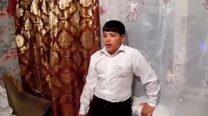 Хорошо поёт цыган мальчик