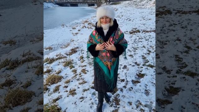 Платочный калейдоскоп #павловопосадская#шаль#платок#шалемания#показы#сшубкой#подшубку смотреть онлайн